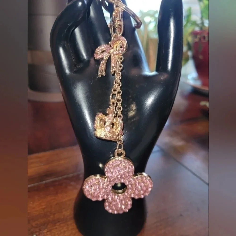 Bag Charm of Pink Clover, crown, and bow - Picture 2 of 4